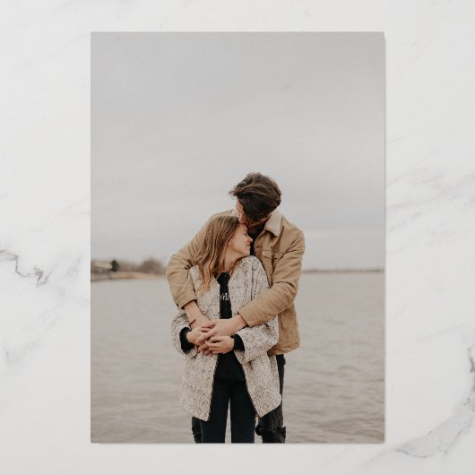 私たちは婚約したレタリングフォト婚約バラ金ゴールド 箔招待状 (裏面)