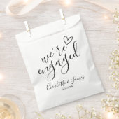 私たちは婚約した婚約パーティ白黒 フェイバーバッグ (クリップ留めされた状態)