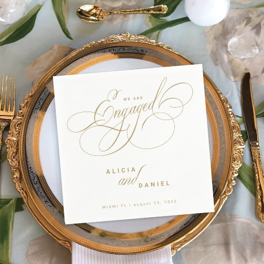 私たちは婚約した金ゴールド婚約パーティ スタンダードカクテルナプキン