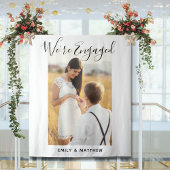 私たちは婚約しました！特別な写真を使ったエンゲージメントパーティーのご案内 タペストリー