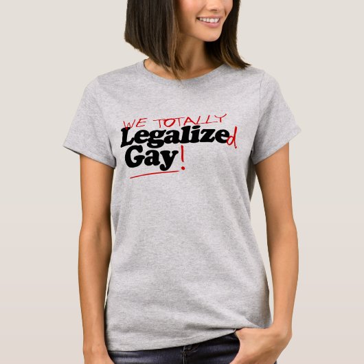 私たちは完全にLGBTQ+の権利を認めました Tシャツ (正面)