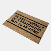 私たちは家にいないふりをしているかもしれない ドアマット (アングル)