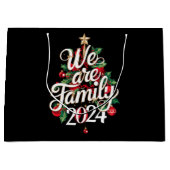 私たちは家族のクリスマス2024マッチングパジャマ ラージペーパーバッグ (正面)