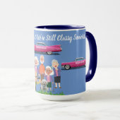 私たちは年を取っているかもしれないが、私たちはまだ上品な先輩のマグだ マグカップ (正面右)