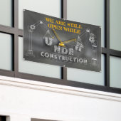 私たちは建築中まだ営業している 横断幕 (ビルの外側)