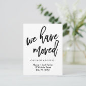 私たちは引っ越した | シンプルモダンタイポグラフィ 案内ポストカード (スタンド正面)