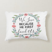 私たちは彼が最初に私たちのアクセント枕を愛したので愛する アクセントクッション (正面)