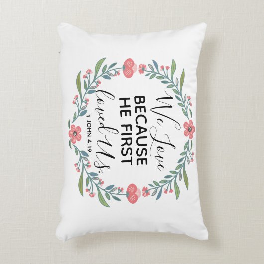 私たちは彼が最初に私たちのアクセント枕を愛したので愛する アクセントクッション (正面(垂直))