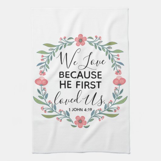 私たちは彼が私たちを最初に愛したから愛している キッチンタオル (縦)