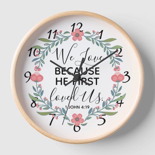 私たちは彼が私たちを最初に愛したから愛している 壁時計 (正面)
