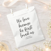 私たちは彼が私たちを最初に愛したから結婚愛する フェイバーバッグ (クリップ留めされた状態)