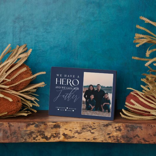 私たちは彼を父と呼ぶ英雄を持っている写真記念Keepsake フォトプラーク (側面)