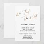 「私たちは愛を結んだ」 シンプル ゴールド エレガント タイポグラフィ 招待状 (正面/裏面)