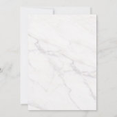 「私たちは愛を誓い続ける」エレガントなフラワーデザインのゴールドとネイビーの誓い更新 招待状 (裏面)