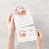 私たちは月の上で眠っているクマの女の子の赤ちゃんシャワー オールインワン招待状 (貼ってはがせる)