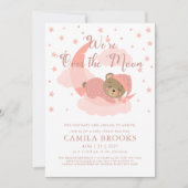 私たちは月の上で眠っているクマの女の子の赤ちゃんシャワー 招待状 (正面)