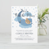私たちは月の上で眠っているクマ男の子の赤ちゃんシャワー 招待状 (スタンド正面)