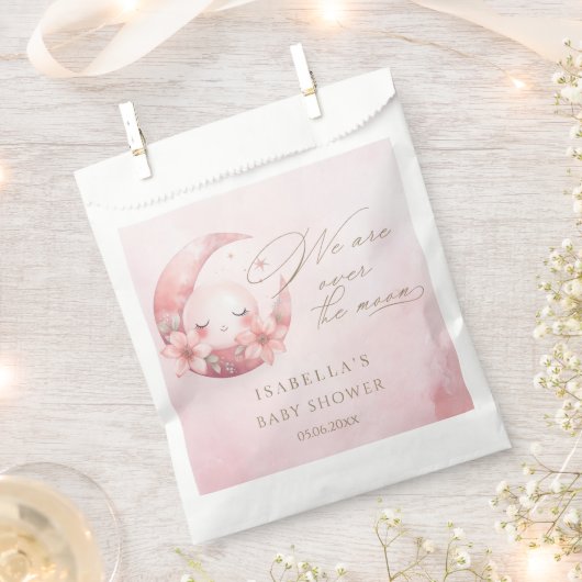 私たちは月の女の子の赤ちゃんシャワーの上にいる フェイバーバッグ (クリップ留めされた状態)