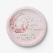 私たちは月の女の子の赤ちゃんシャワーの上にいる ペーパープレート (正面)