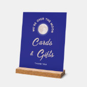 私たちは月の赤ちゃんシャワーカードとギフトのサインを越えている アクリルサイン (傾斜)