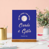 私たちは月の赤ちゃんシャワーカードとギフトのサインを越えている アクリルサイン (ウェディング)