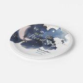 私たちは月の赤ん坊のシャワー青の上にいる ペーパープレート (アングル)