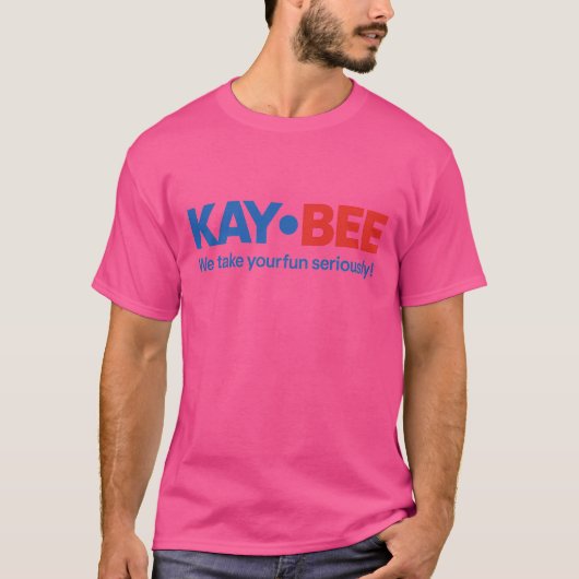 私たちは楽しいを真剣に捉えます Kay-Bee Tシャツ (正面)