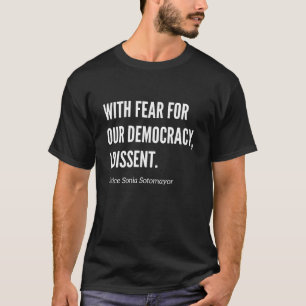 私たちは民主主義に対する恐怖を抱いて正義に反対する Tシャツ