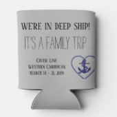 私たちは深い船家族旅行のカスタム 缶クーラー (裏面)