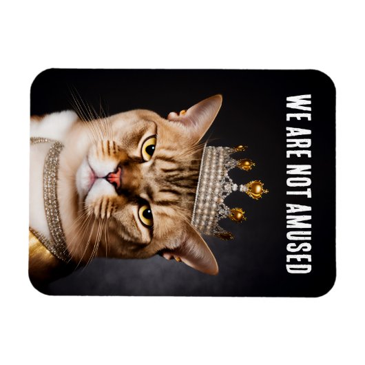 私たちは王室の不機嫌な猫が冠をかぶっている マグネット (横)