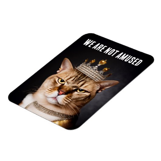 私たちは王室の不機嫌な猫が冠をかぶっている マグネット (左側)