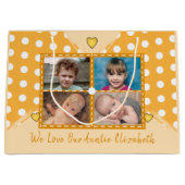 私たちは私たちの叔母の写真は、黄色の誕生日を抱く愛 ラージペーパーバッグ (正面)