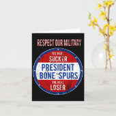 私たちは私たちの軍隊を尊重するトランプの負け犬 カード (黄色い花)