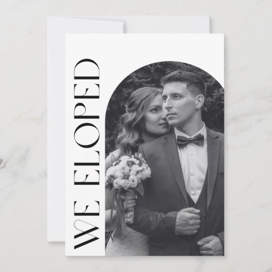 私たちは秘密結婚 現代的でミニマルなモノクロ写真 案内状 (正面)