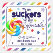 私たちは紹介のための吸い物である – おもしろい棒つきキャンデー スクエアシール (正面)