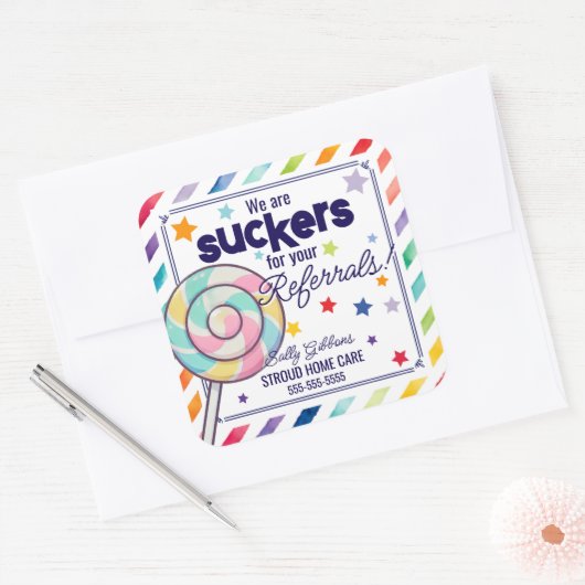 私たちは紹介のための吸い物である – おもしろい棒つきキャンデー スクエアシール (封筒)