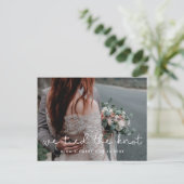 私たちは結び目かわいいスクリプト結婚の写真 ポストカード (スタンド正面)