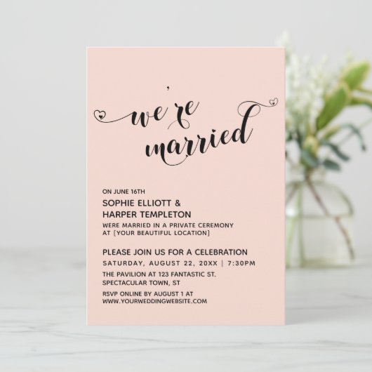 私たちは結婚したハートスクリプト赤面ピンク披露宴 招待状 (スタンド正面)