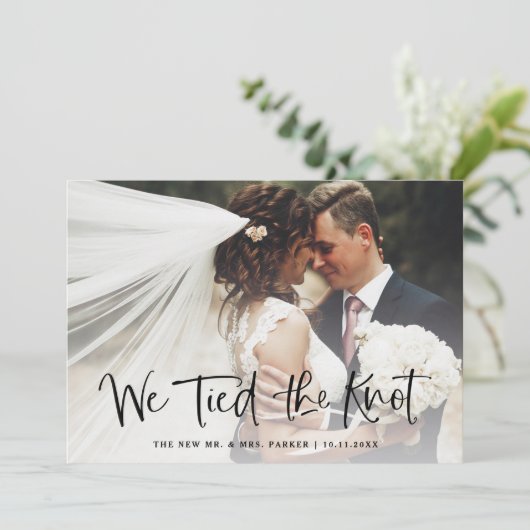 私たちは結婚しました | カジュアルな筆記体写真エロープメント 案内状 (スタンド正面)