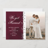 私たちは結婚しました ワインレッドとシルバーのハートの写真 招待状 (正面)