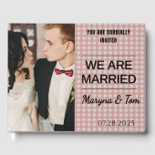 私たちは結婚しました - 白とピンクのチェック柄オリジナルデザイン ゲストブック (正面)