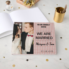 私たちは結婚しました - 白とピンクのチェック柄オリジナルデザイン ゲストブック