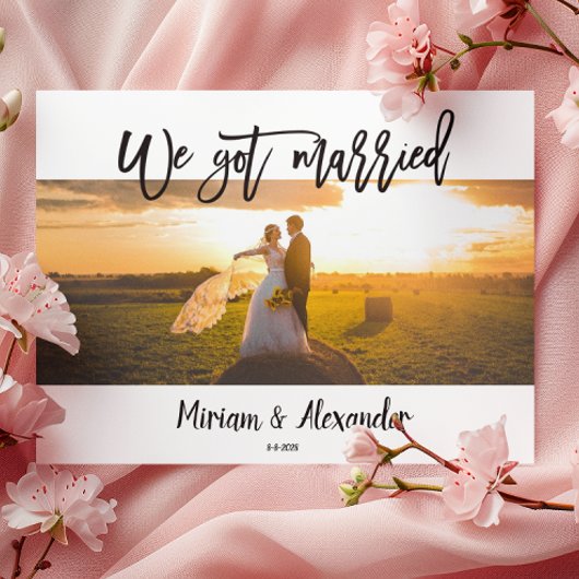 私たちは結婚アナウンスポストカードを逃げた ポストカード