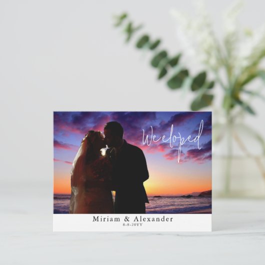私たちは結婚アナウンスポストカードを逃げた ポストカード (スタンド正面)