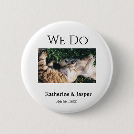 私たちは結婚婚約ペット名の写真の日付を行う 缶バッジ