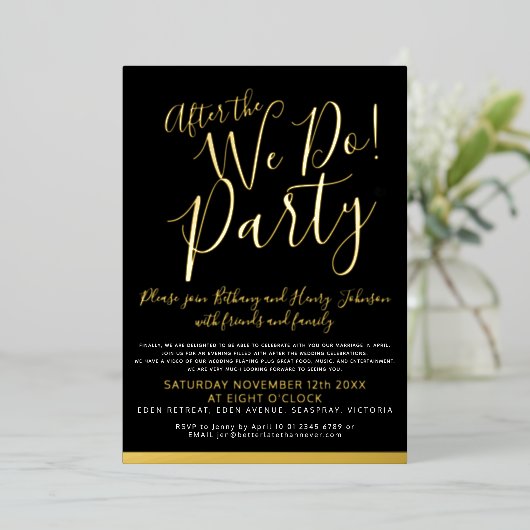 私たちは結婚式のパーティーの金ゴールドブラックを行う 箔招待状 (立ち正面)