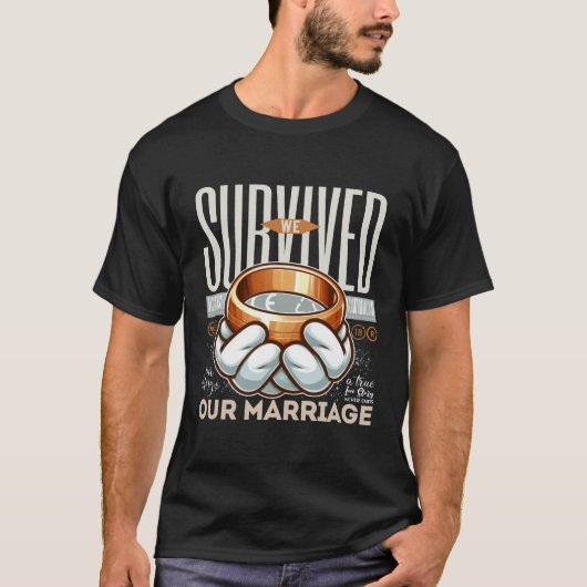 私たちは結婚生活を乗り越えた Tシャツ (正面)