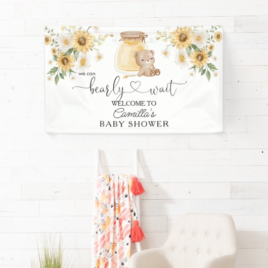 私たちは蜂蜜クマ赤ちゃんシャワーを待つことができる 横断幕 (インサイチュ)