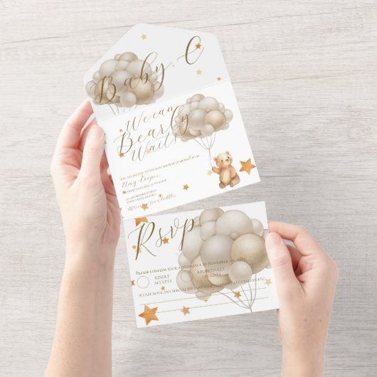 私たちは赤ちゃんシャワーのバルーンを待つことができる オールインワン招待状 (貼ってはがせる)