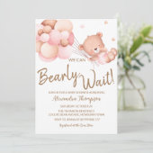 私たちは赤ちゃんシャワー赤ちゃん女の子を待つことができる 招待状 (スタンド正面)